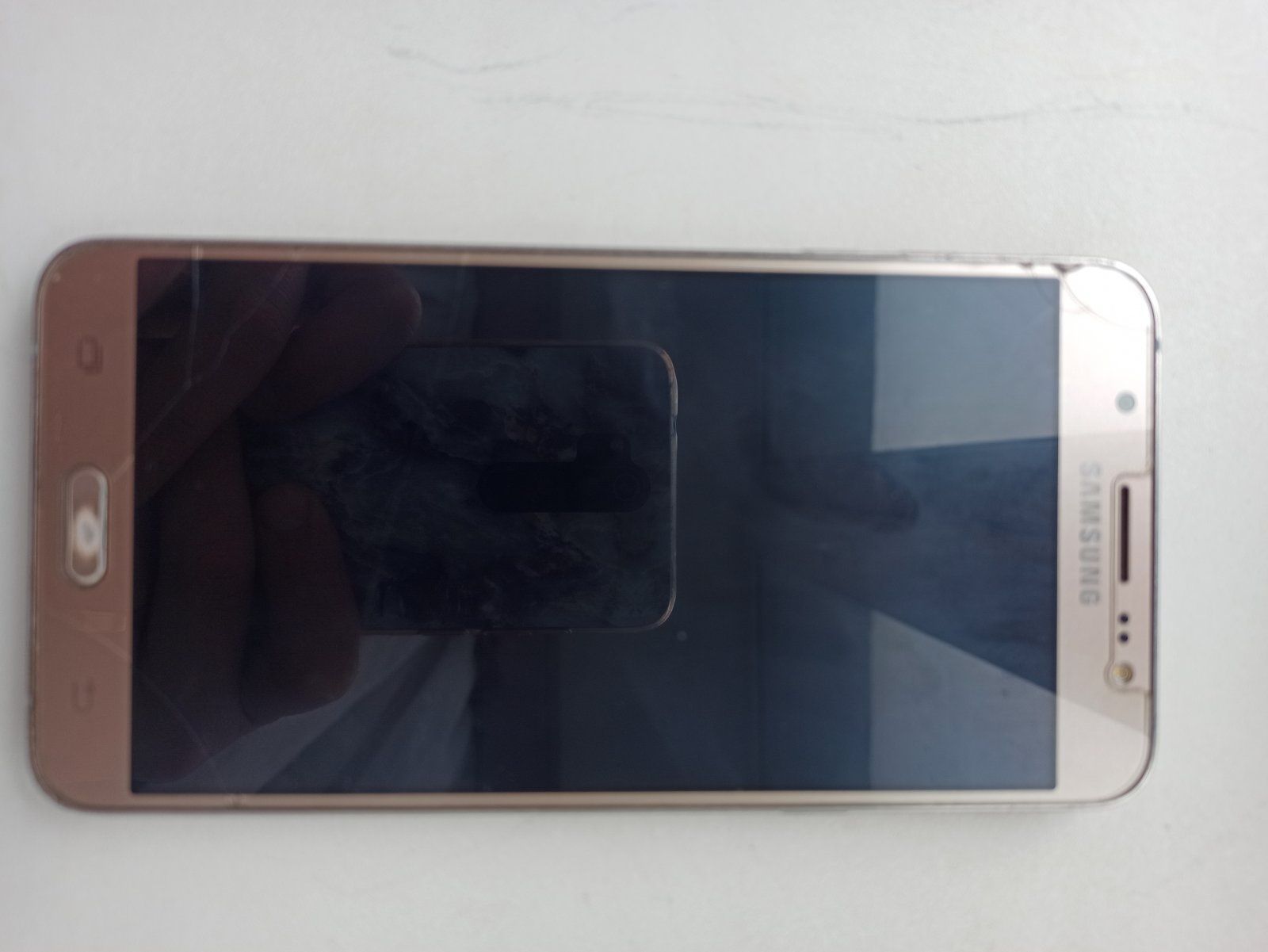 Телефон Samsung j7 2016