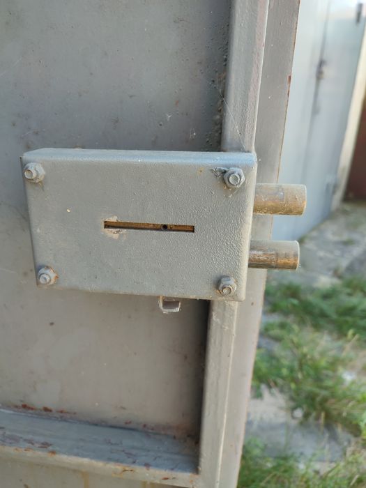 Здаю/продаю  гараж с высок. воротами 2,5 метра в Октябрьск а/кСолнечн