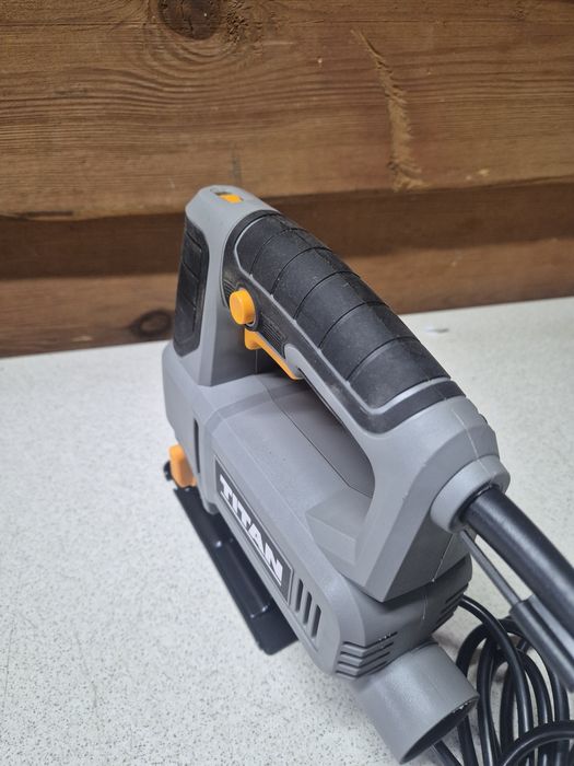 Titan Wyrzynarka 600W F66