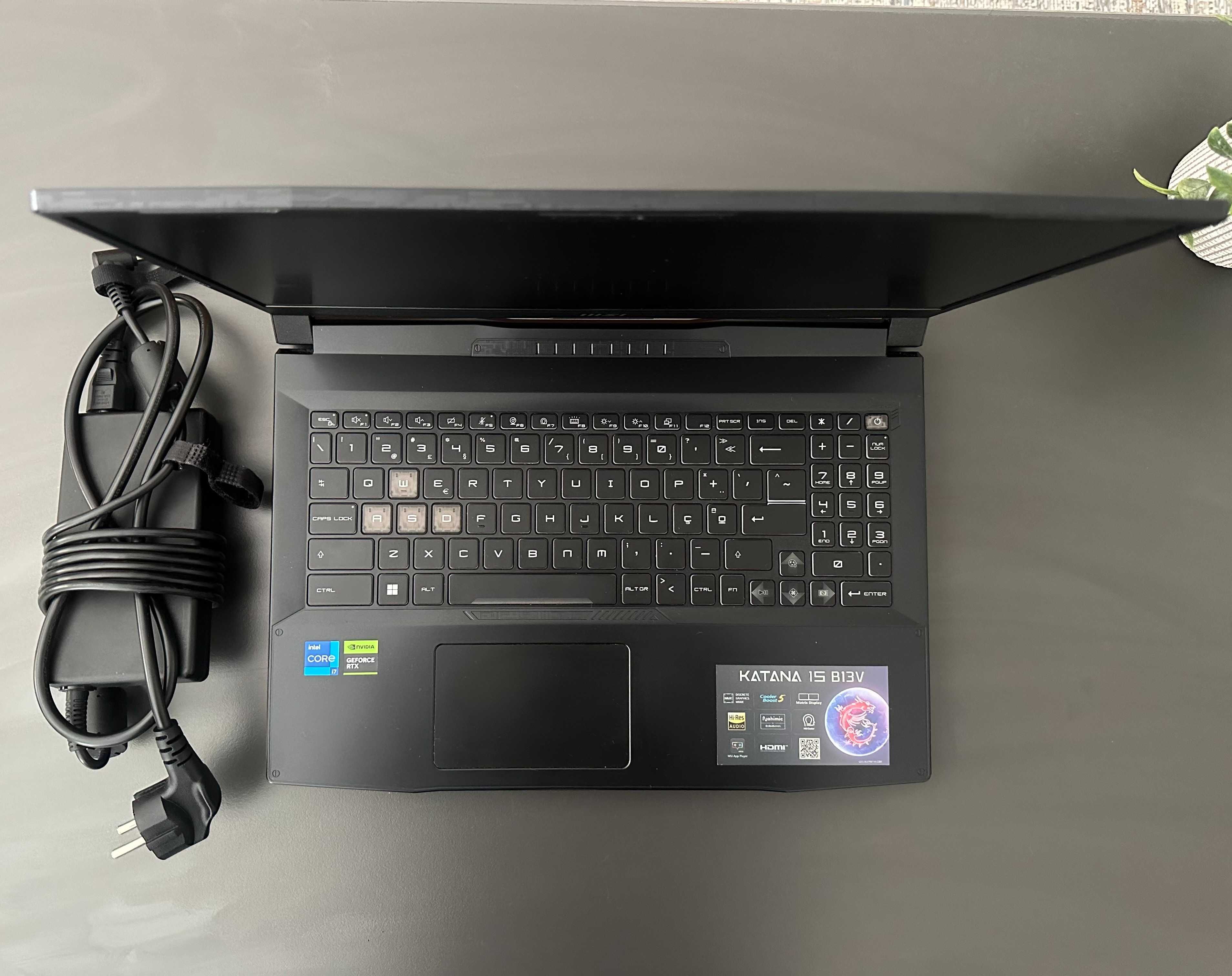 Computador Portátil MSI KATANA 15, RTX 4050, 16GB RAM, 1TB