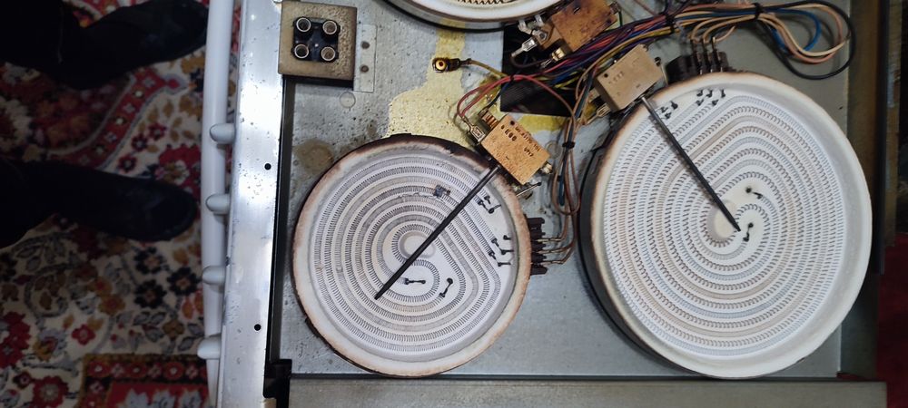 Продаються конфорки для електроплити Candy.