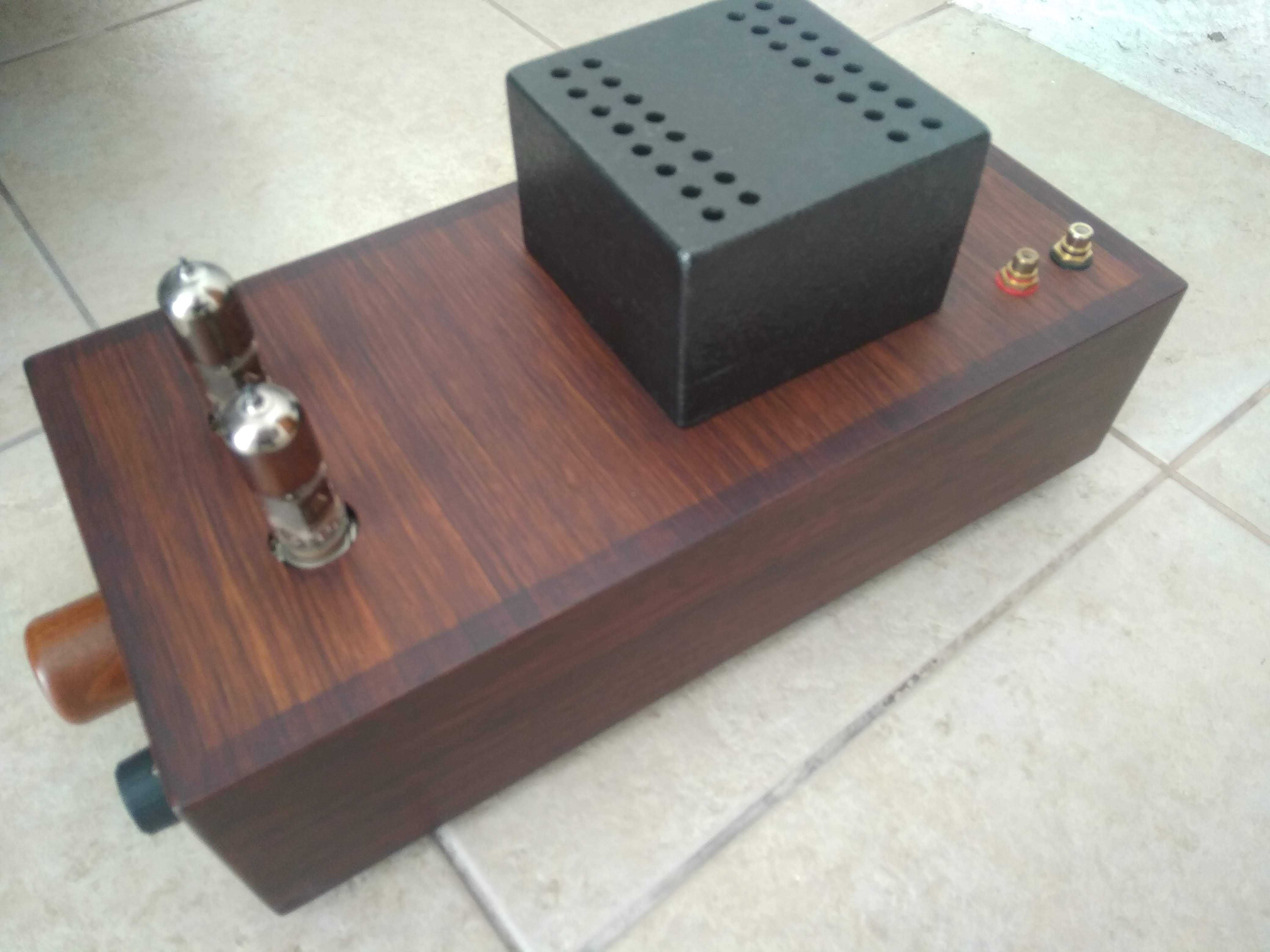 Pré-amplificador áudio a válvulas 6Э5П