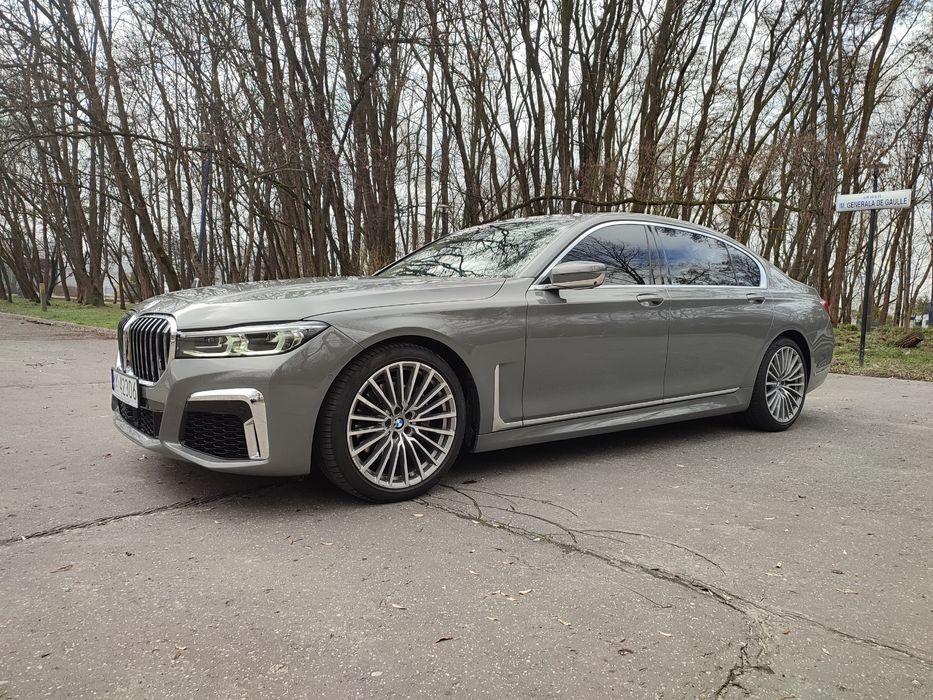 BMW 740 il G12 super stan mały przebieg bogate wyposażenie