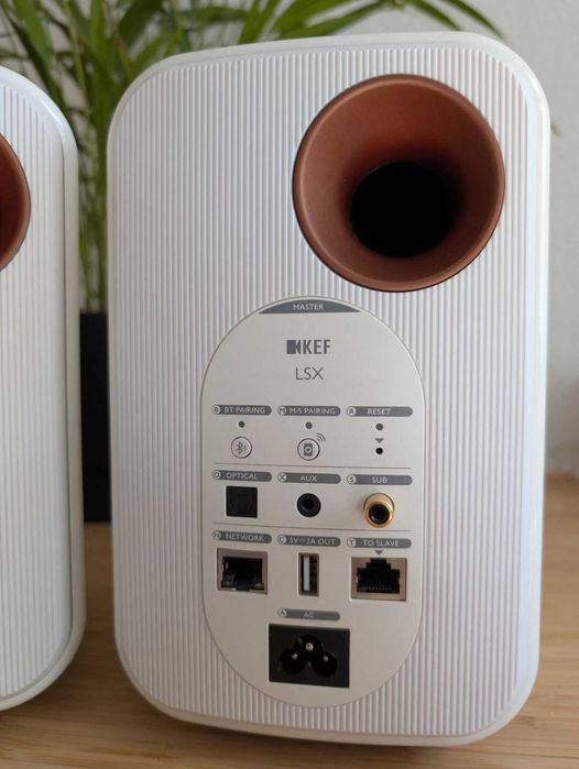 Para głośników KEF LSX – białe z połyskiem – kompaktowe, bezprzewodowe