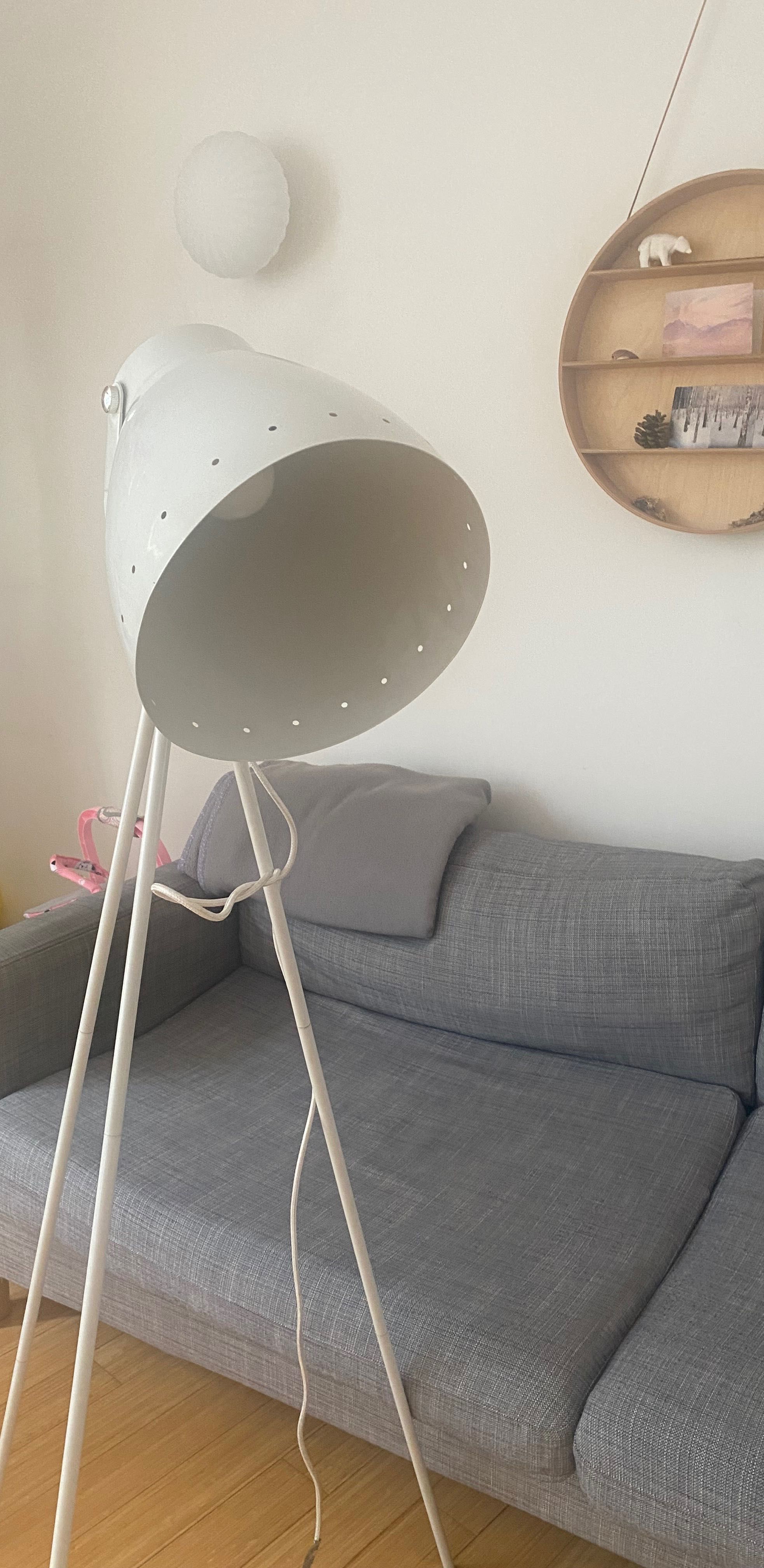 Designerska lampa stojąca Åhlens