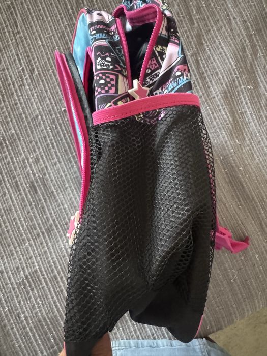 Mochila nova dos lol nunca usada de crianca