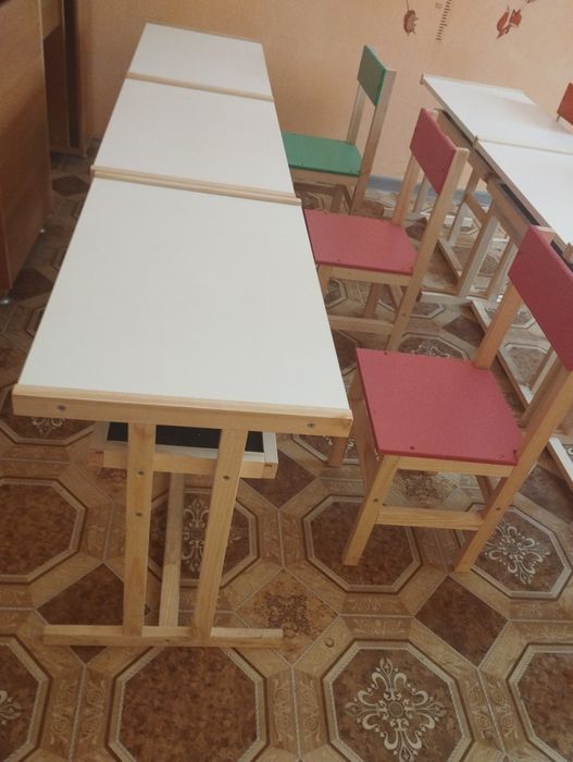 Продам парти, дитячий стіл і стілець