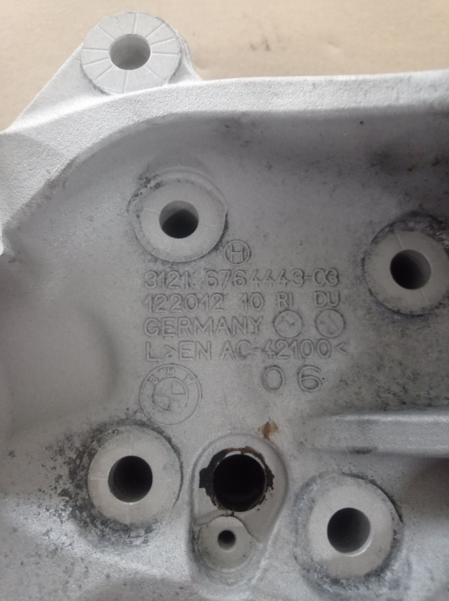 Поворотный кулак BMW 1 (90) (91) ..3121676444303.