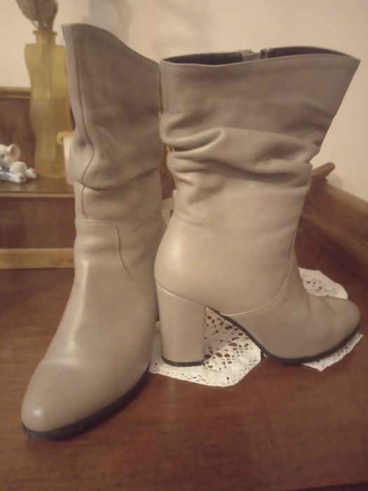 Весняні шкіряні чоботи