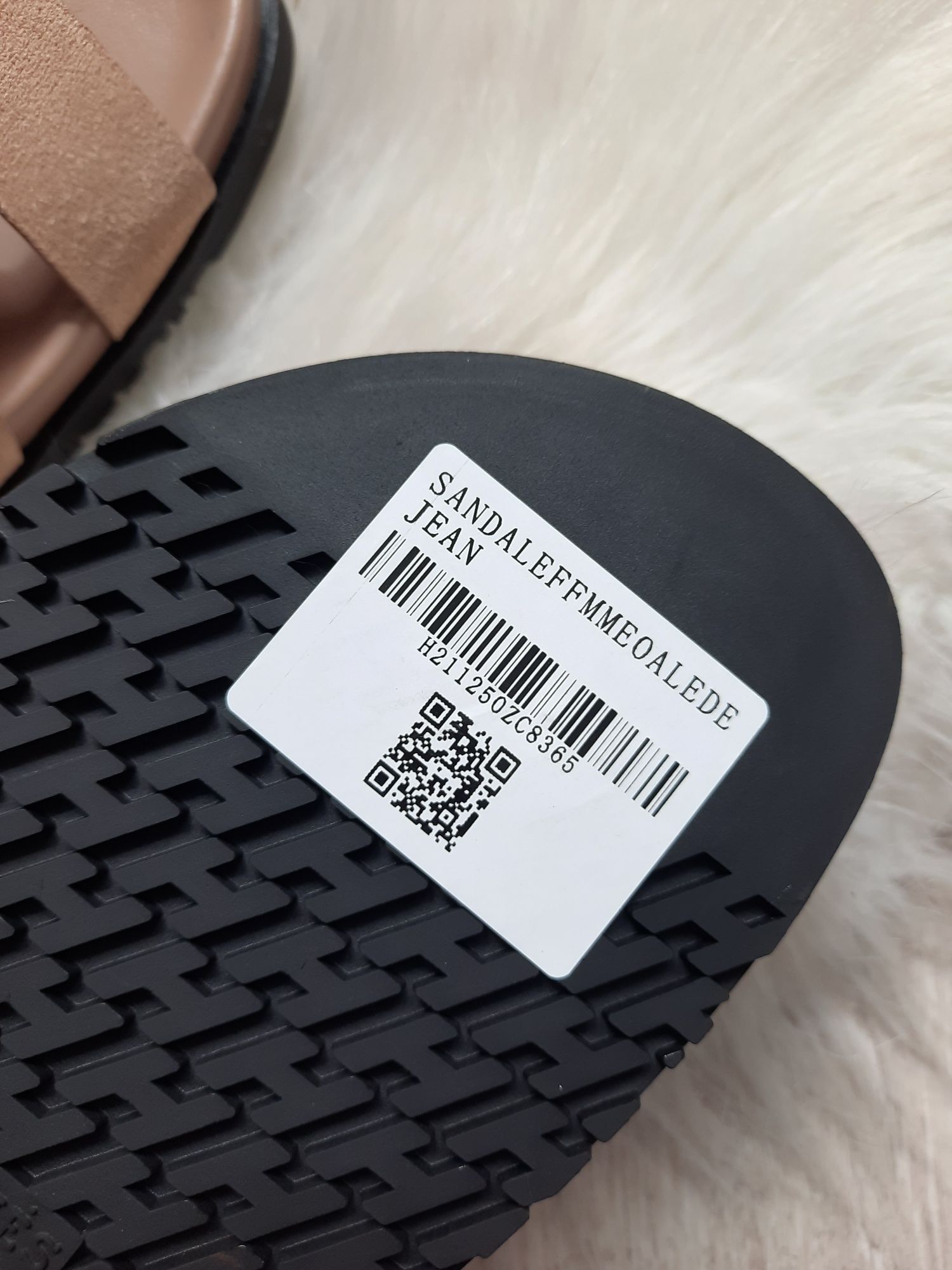 Oryginalne Klapki hermes chyrpe zamszowe