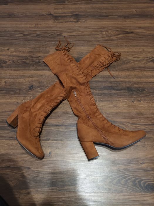 Ботфорти на шнуровці