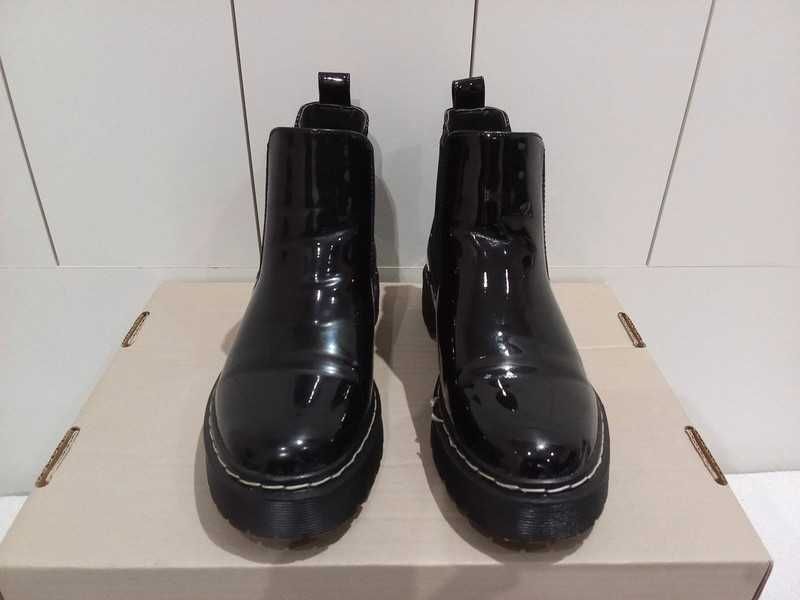 lakierowane botki na platformie Musk roz. 37 wkładka 23,5 cm czarne