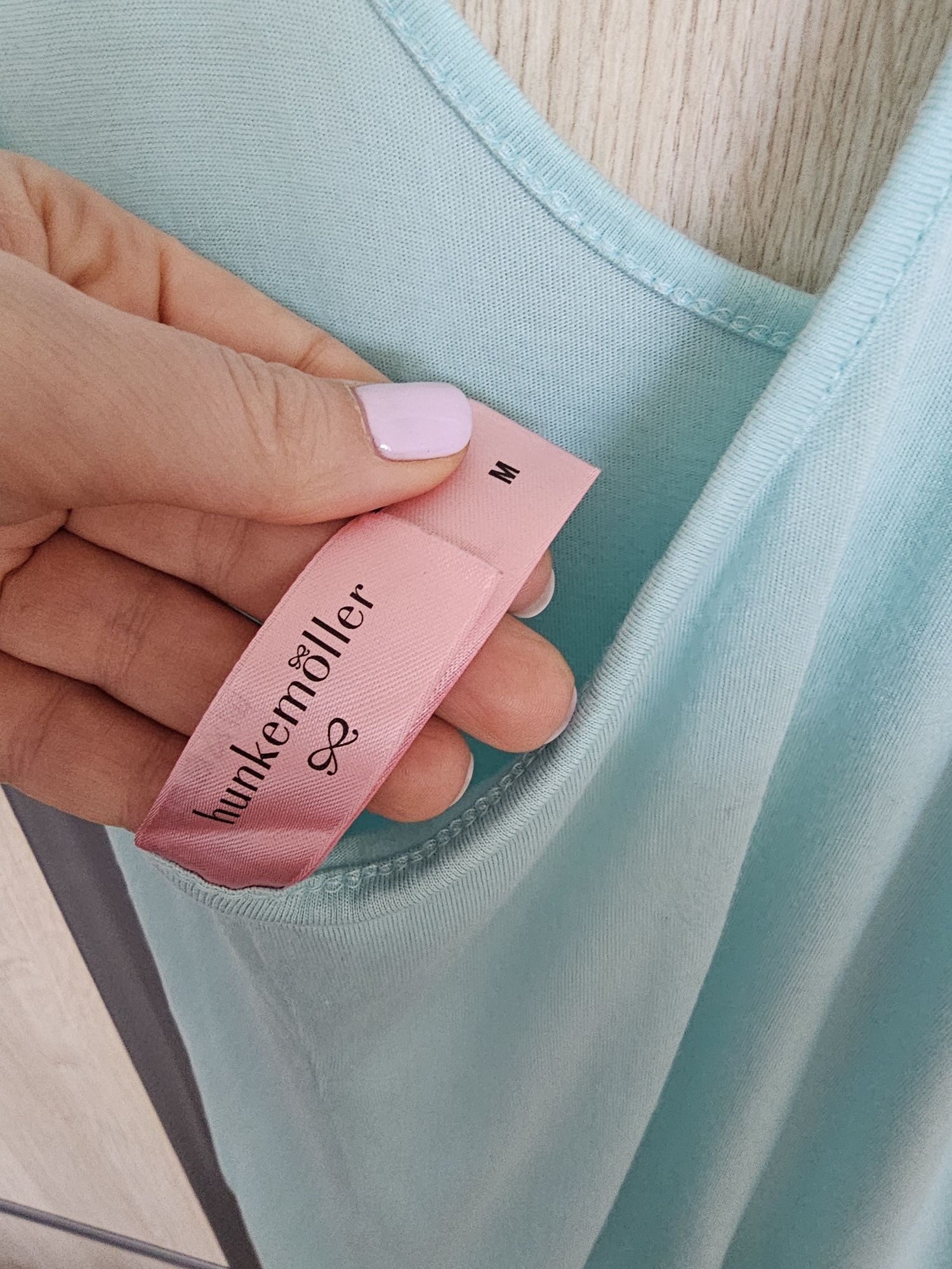 Wiskozowa koszulka top z ozdobną wstawką Hunkemöller M