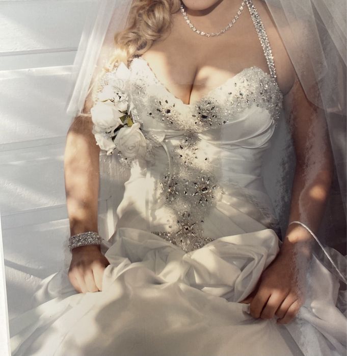 Весільна сукня