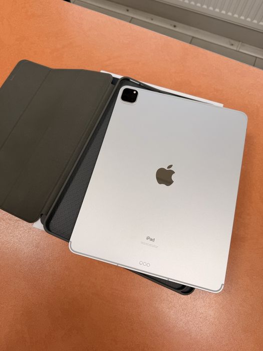 Продам ipad 12.9 256 silver  (5 gen) 2021 з свм картою