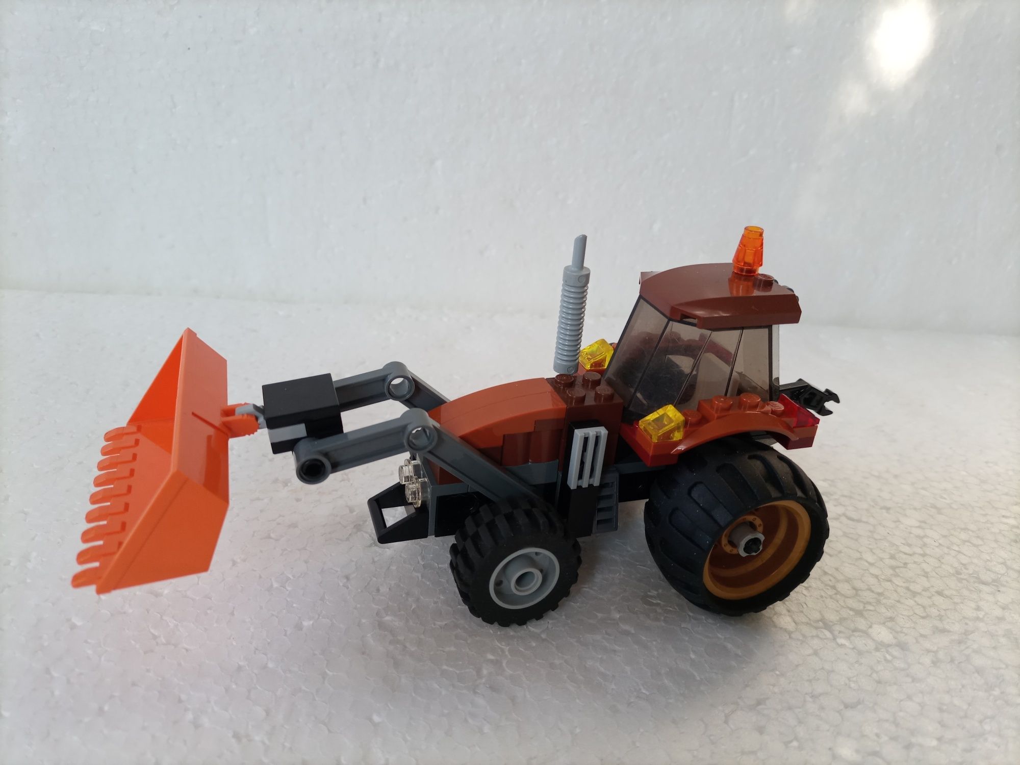 Klocki LEGO traktor farma