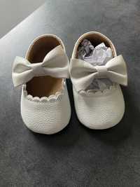 Białe buciki  Mary Jane, do chrztu rozmiar 18 wkładka 10 cm