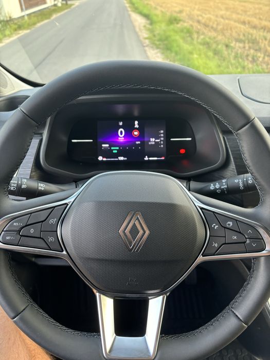 Wynajem busa 8-osobowego Renault Trafic wersja Long 2024r automat