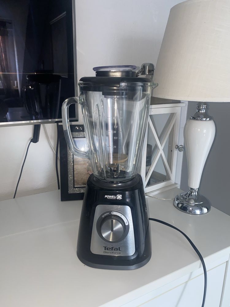 Czarny blender kielichowy Tefal szklana misa
