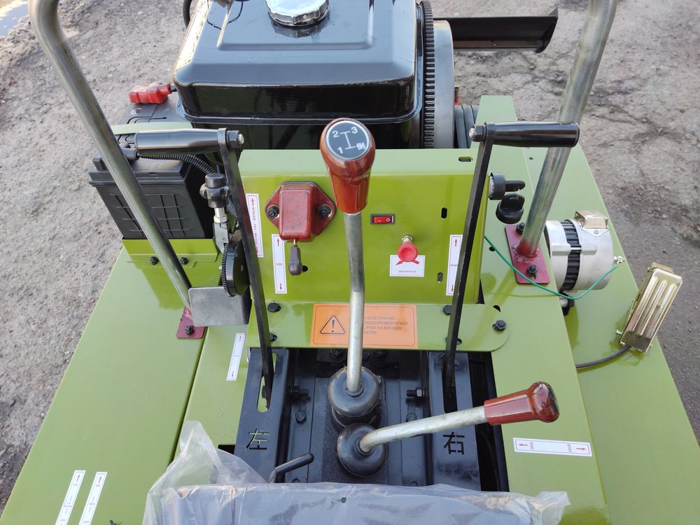 Мінітрактор DOZER-35