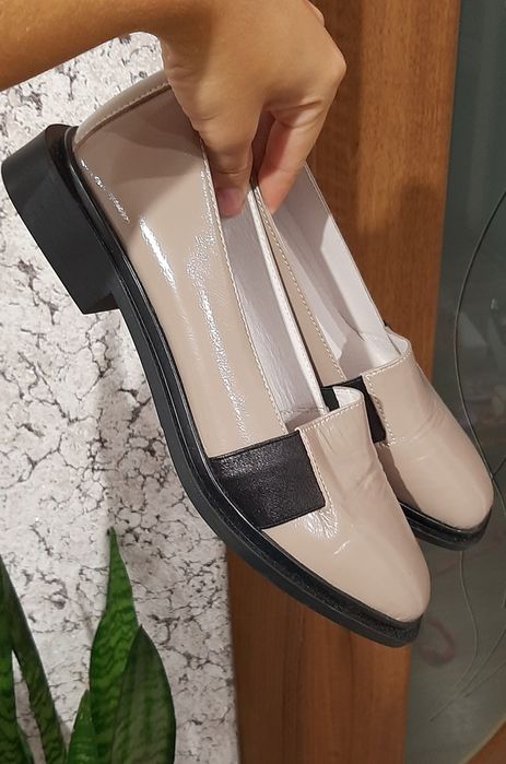 Шкіряні бежеві туфлі . Розмір 39