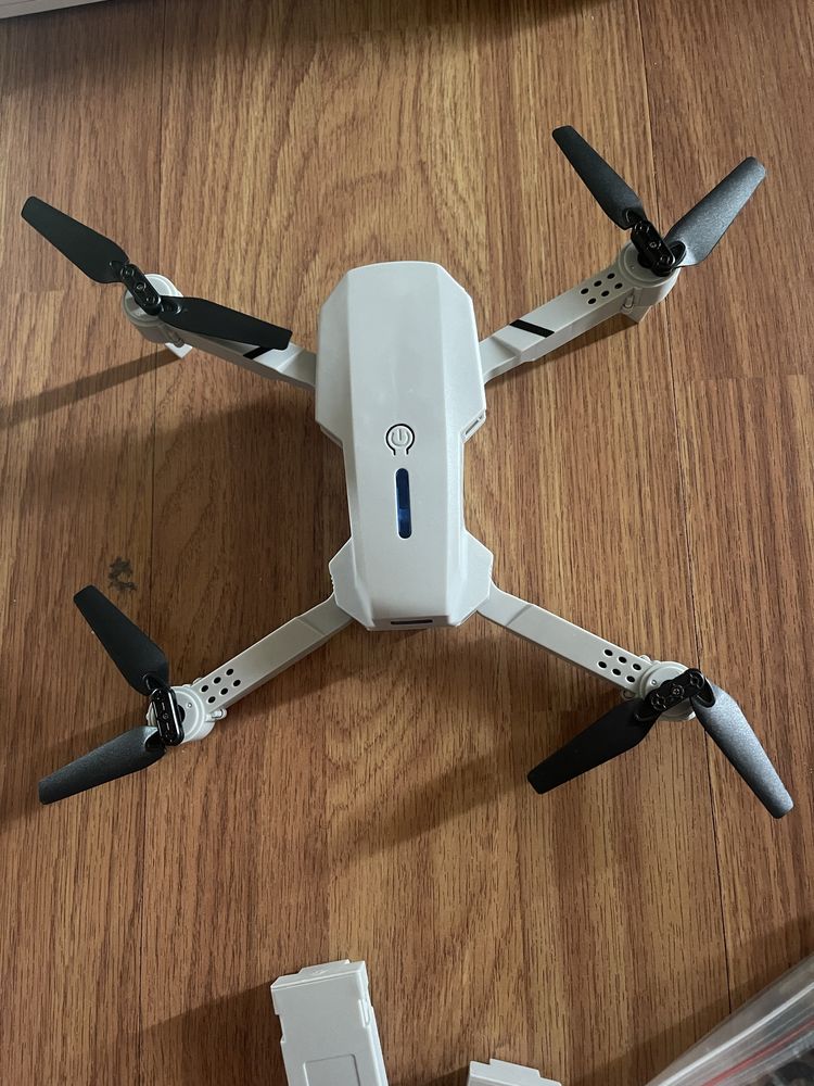 Drone E88 pro com duas baterias