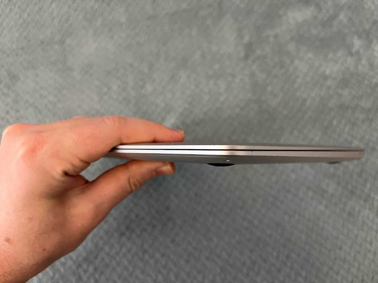 Apple Macbook Air 2020 M1 / 8Gb / SSD 512Gb - батарея 91%