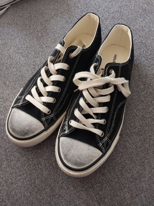 Кеди типу Converse.