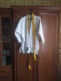 Куртка с поясом для занятий айкидо.