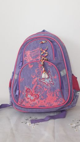 Дитячий шкільний рюкзак для дівчинки.