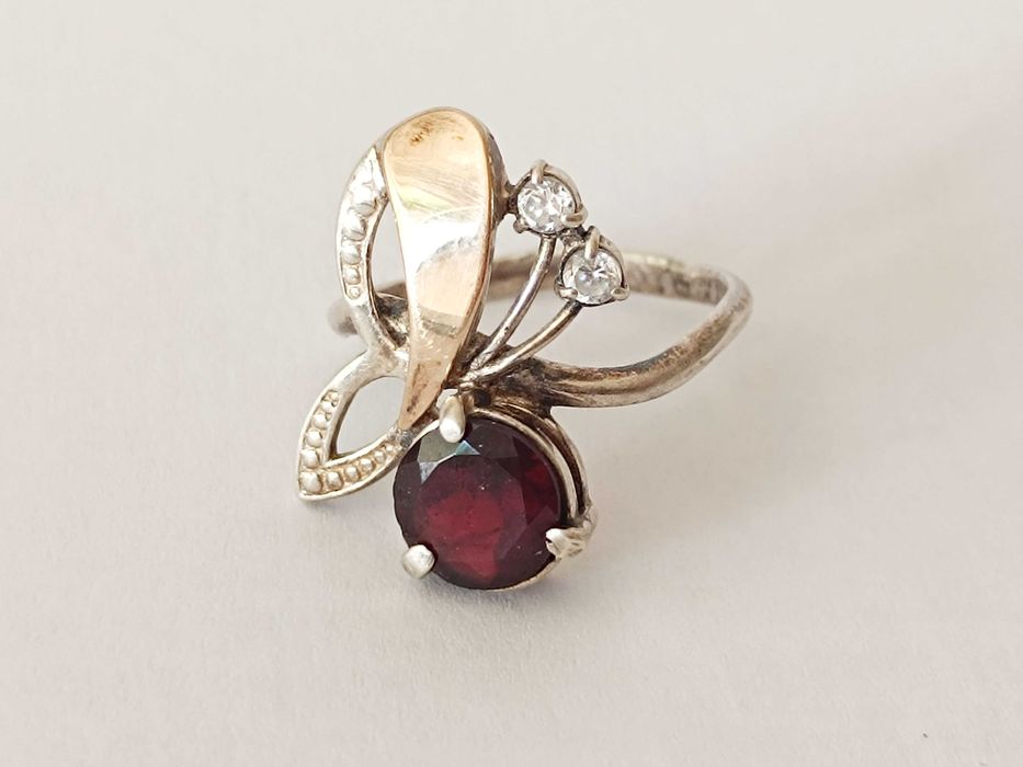 Кольцо с камнями серебро золото, винтажное украшение 17мм. 3.74г