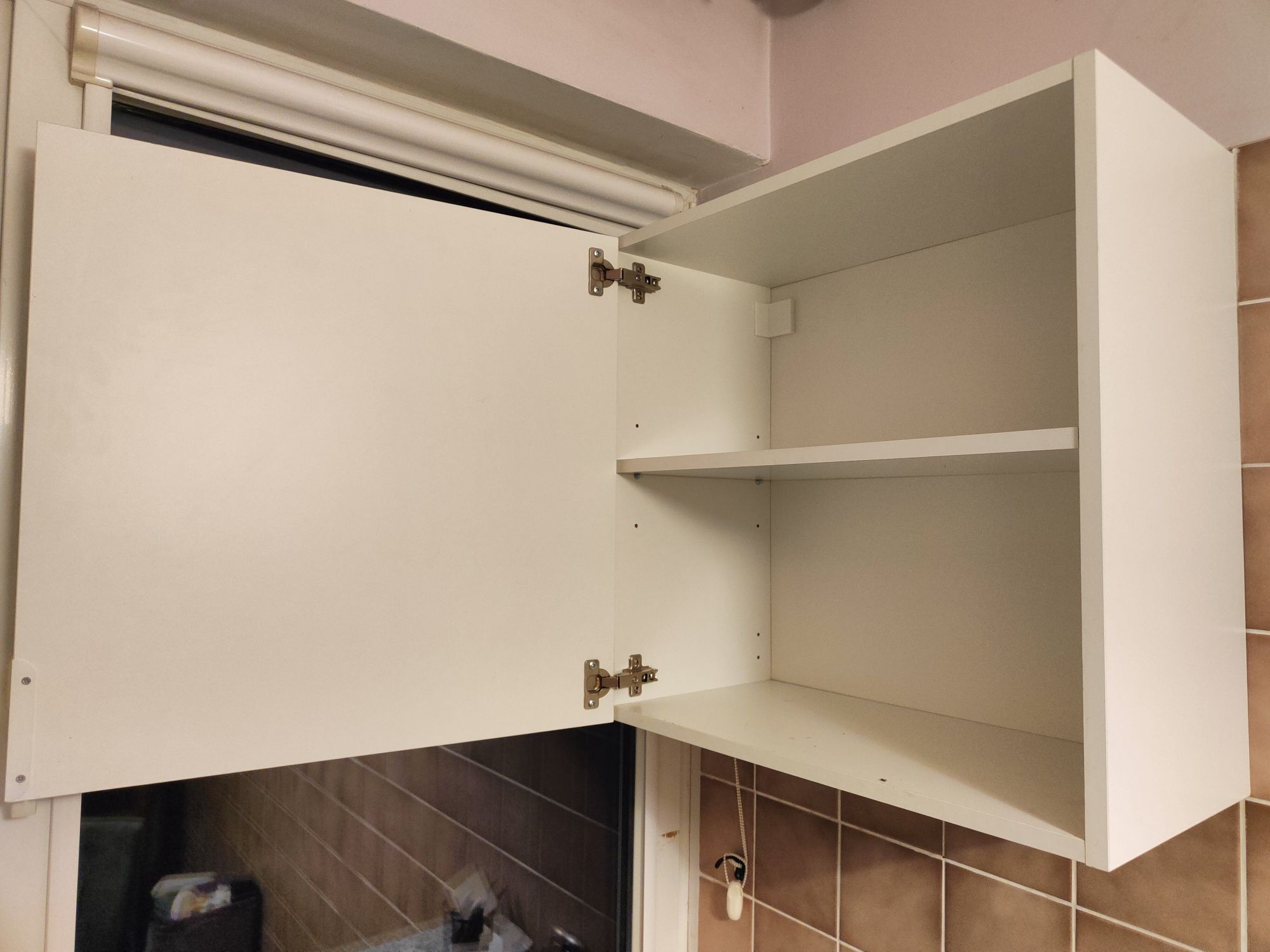 Szafka ścienna z drzwiczkami Ikea
