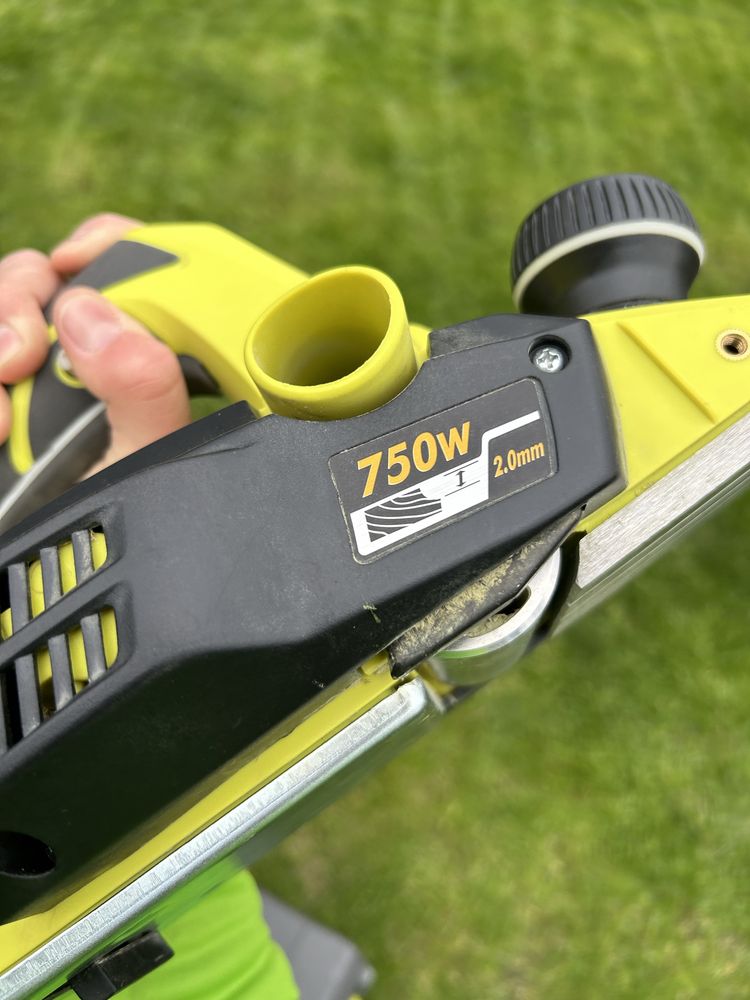 Strug Ryobi 750W