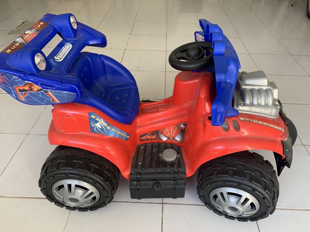 Moto 4 homem aranha
