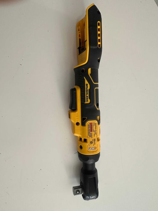 Безщітковий кутовий гайковерт - тріскачка 1/2" DEWALT DCF512B 20V
