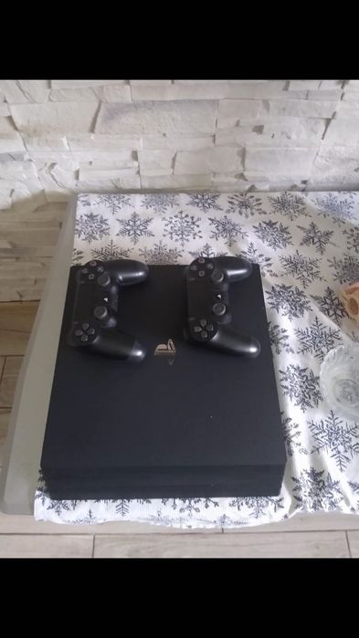 PlayStation 4 pro 1 tb plus gry