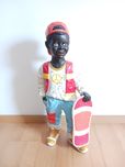 Boneco de pedra grande danificado