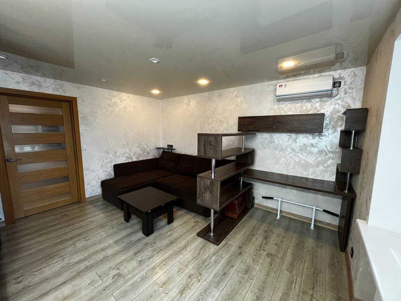 Продам 2-к квартиру з сучасним ремонтом у смт Слобожанське.