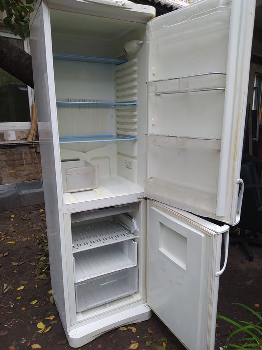 Продам холодильник indesit двокамерний