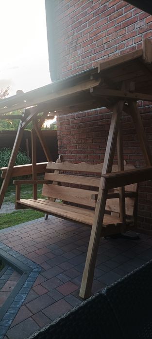 Huśtawka i studnia ogrodowa