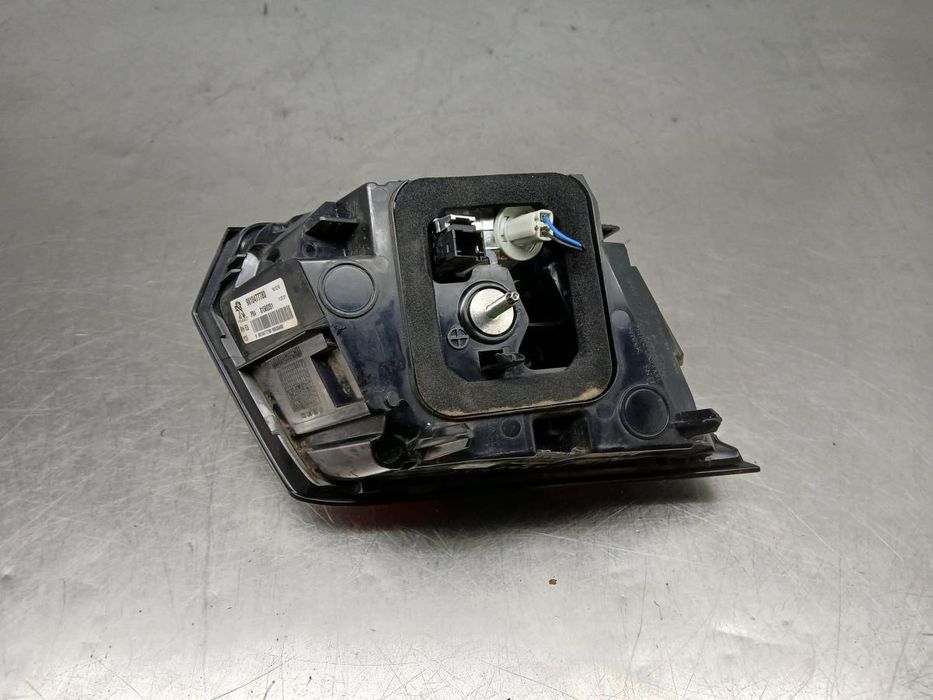 Farolim da mala direito PEUGEOT 3008 II (M_)