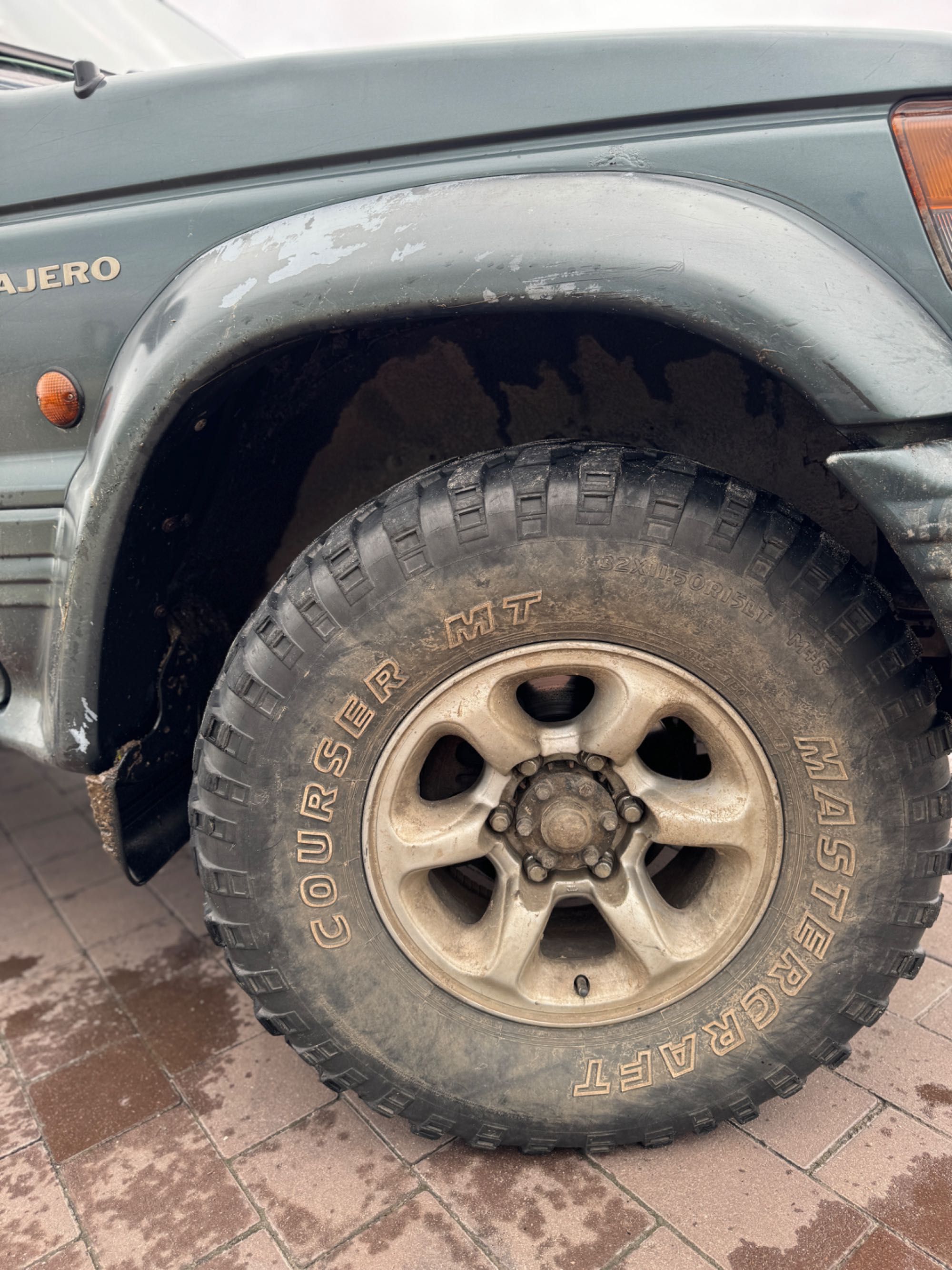 Mitsubishi Pajero 2