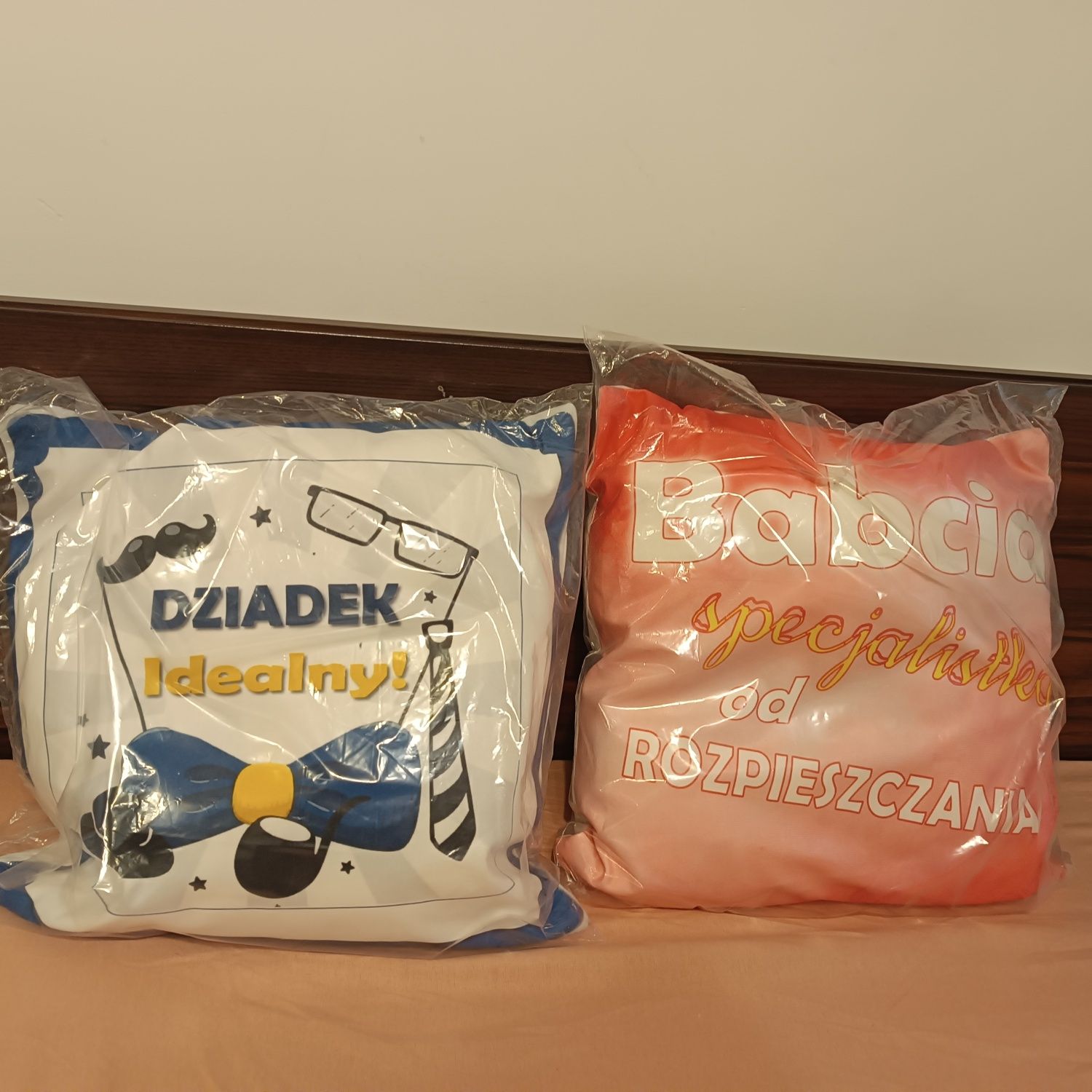 Nowe dwie poduszki na dzień babci i dziadka na prezent