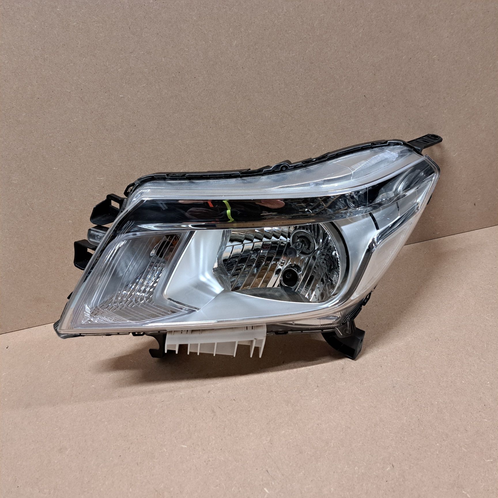 Lampa reflektor nissan navara NP300 lewy europa