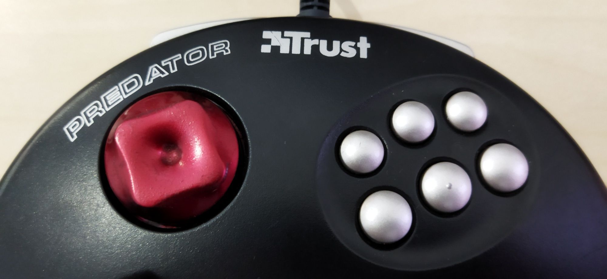 Gamepad Trust Predator de 8 botões