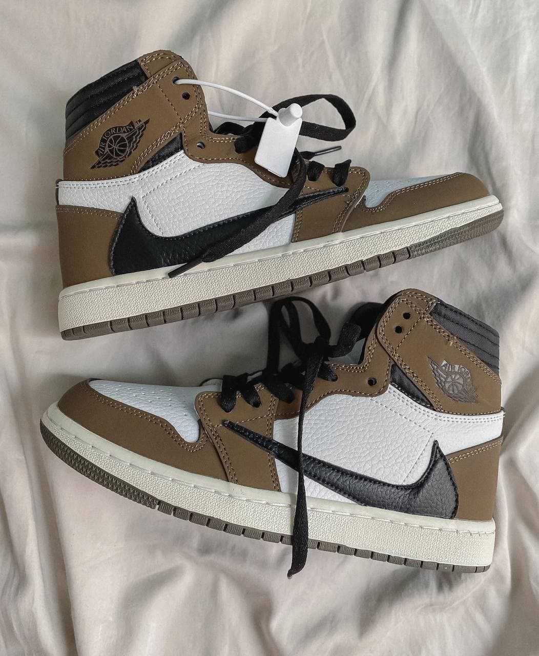 Jordan 1 Retro Travis Scott