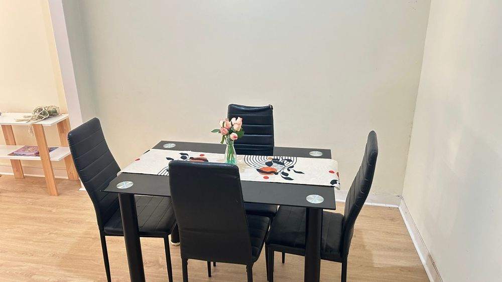 Combo sofá, colchão e mesa