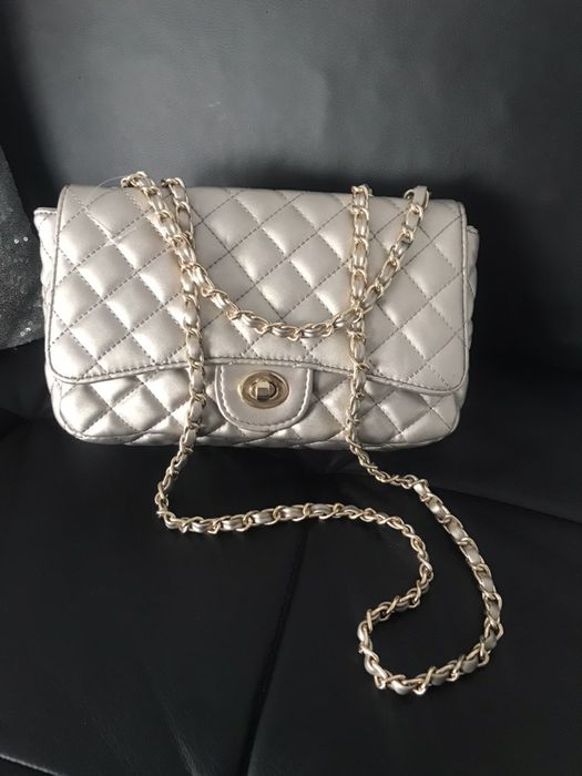 Bolsa/mala prateada NOVA