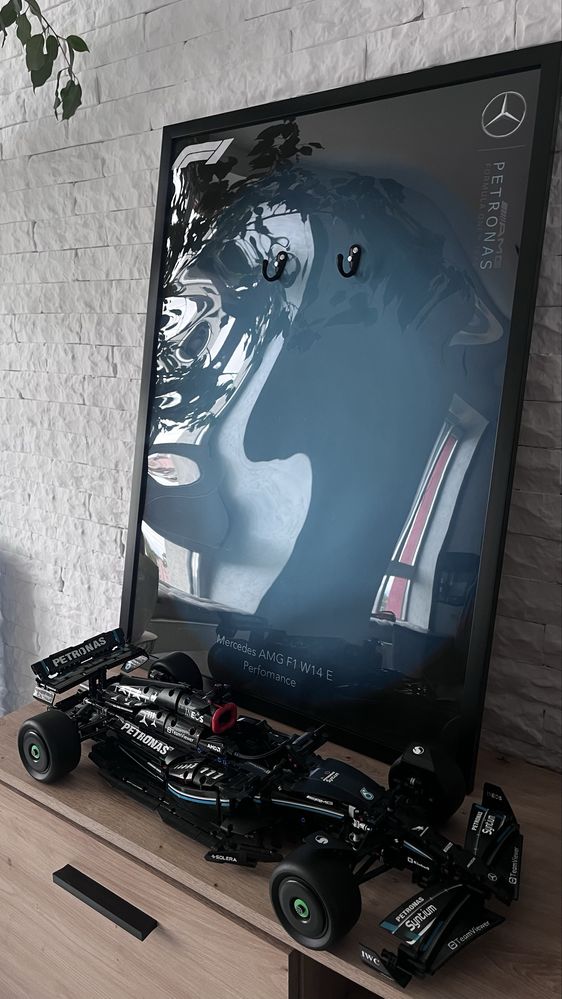 Продам картину із авто конструктором Mercedes Petronas F1