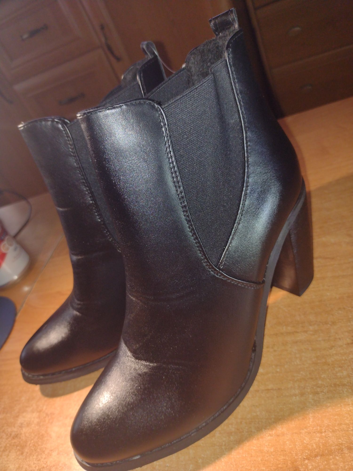 Buty na słupku 41, botki Julia-S